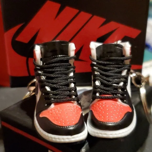 Custom Nike Shoe Keychains set of 2 shoes. (1 pair.) ❤️🖤 - Picture 10 of 16